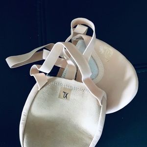 Grishko lyrical shoes... euro pink.... small